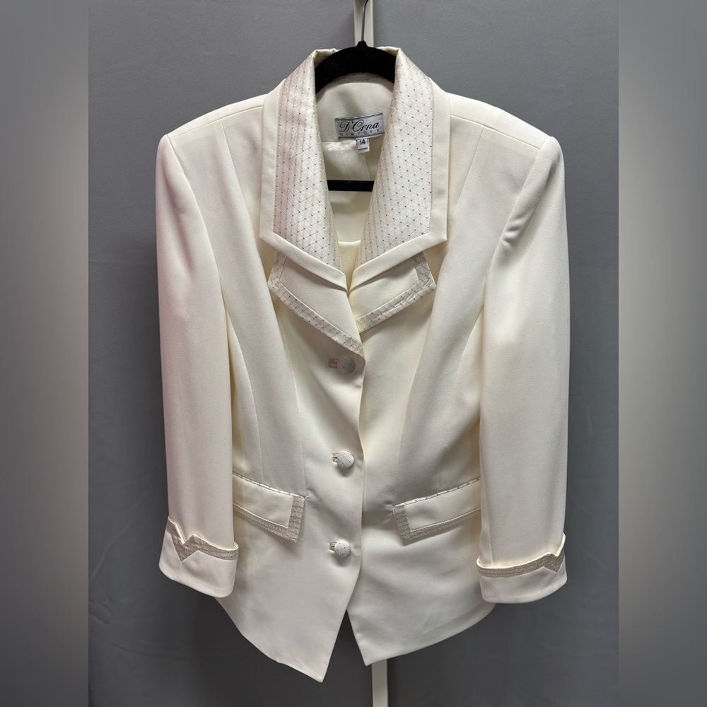 Women’s blazer white with gold details